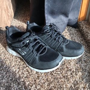 Sketchers Tennis Shoes